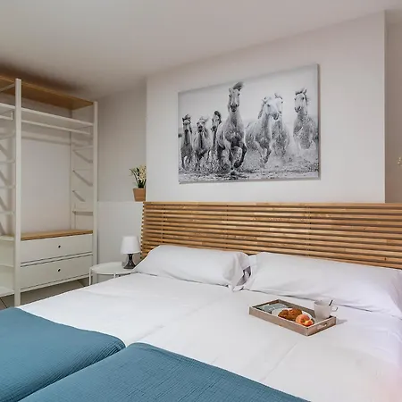 Ab Besos River アパート *